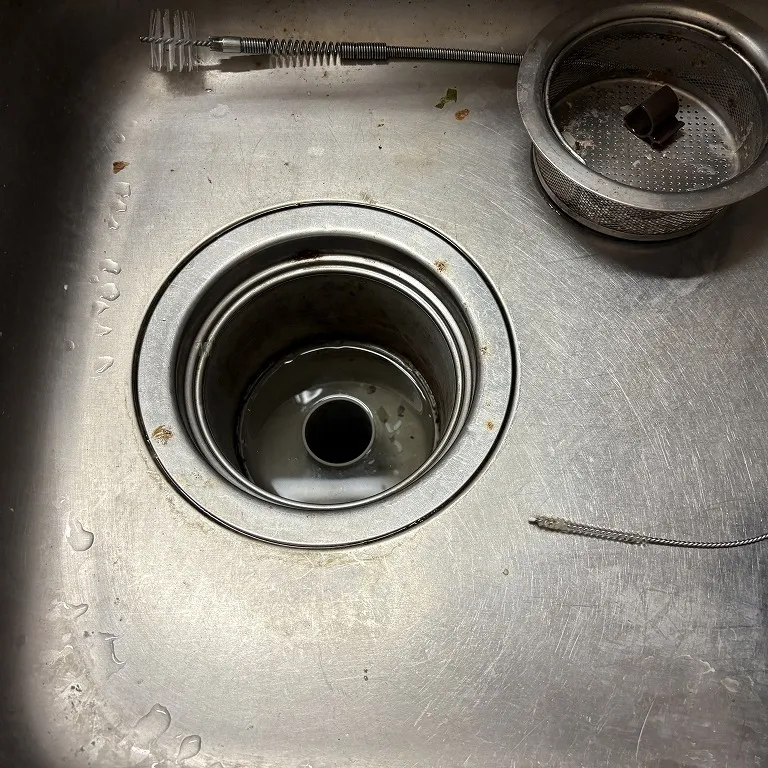 先日、当社お取引業者様のお客様からのご依頼で、キッチンの排水...